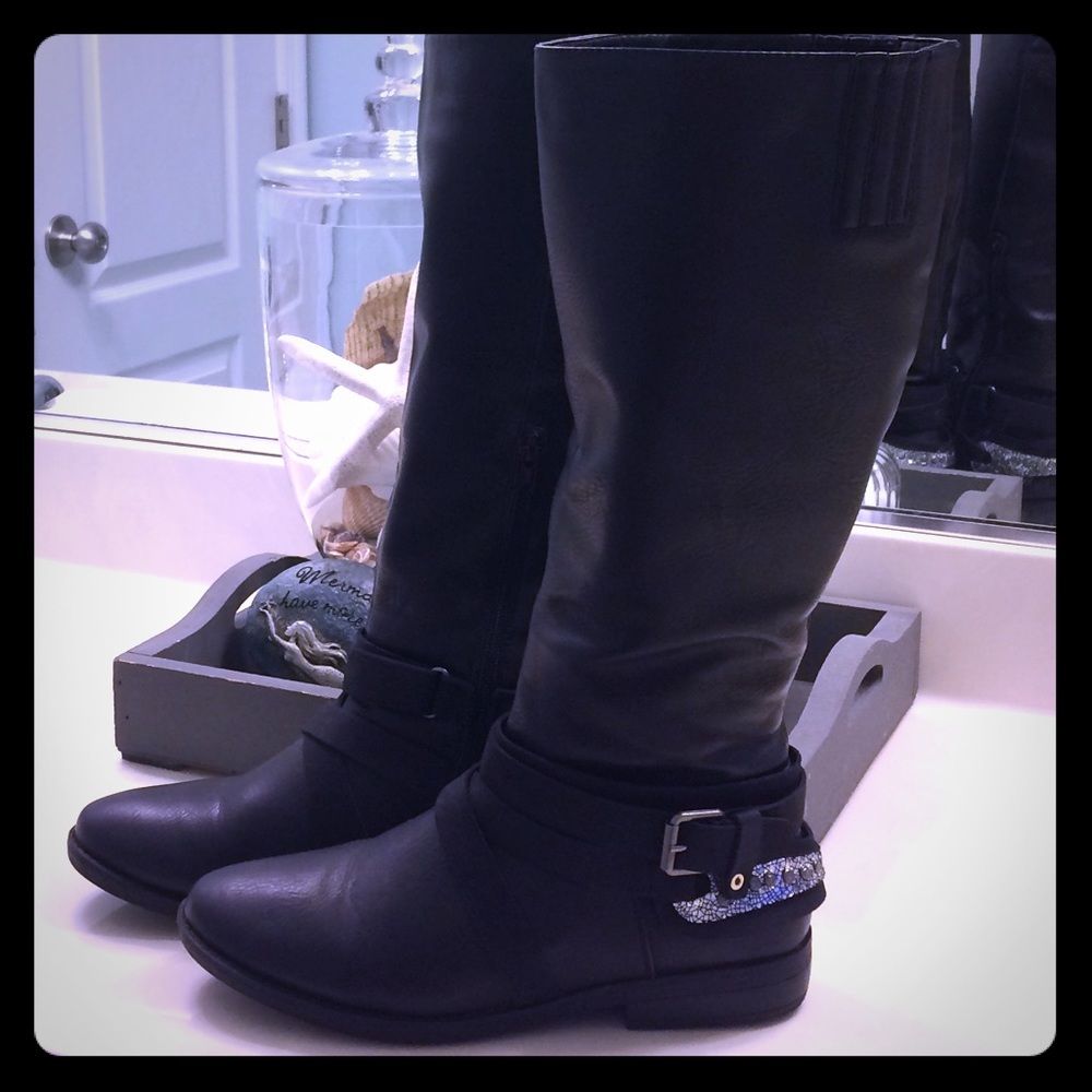 Size 8.5 Rampage Isadora black boot silver accents